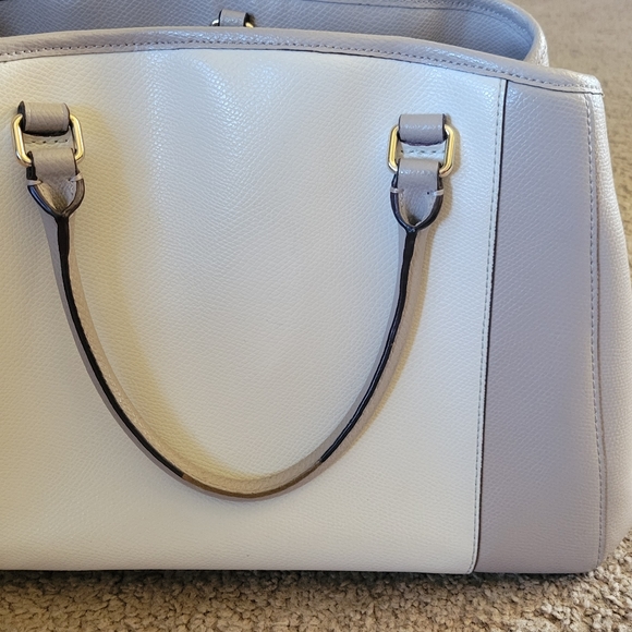 Coach Handbag Authentic Very Nice Condition - Picture 4 of 10